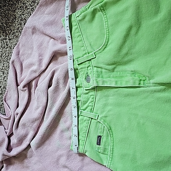 Riders Neon Green Jean Shorts in Women's Size 29 Waist EUC - Picture 9 of 11